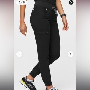 FIGS jogger scrubs